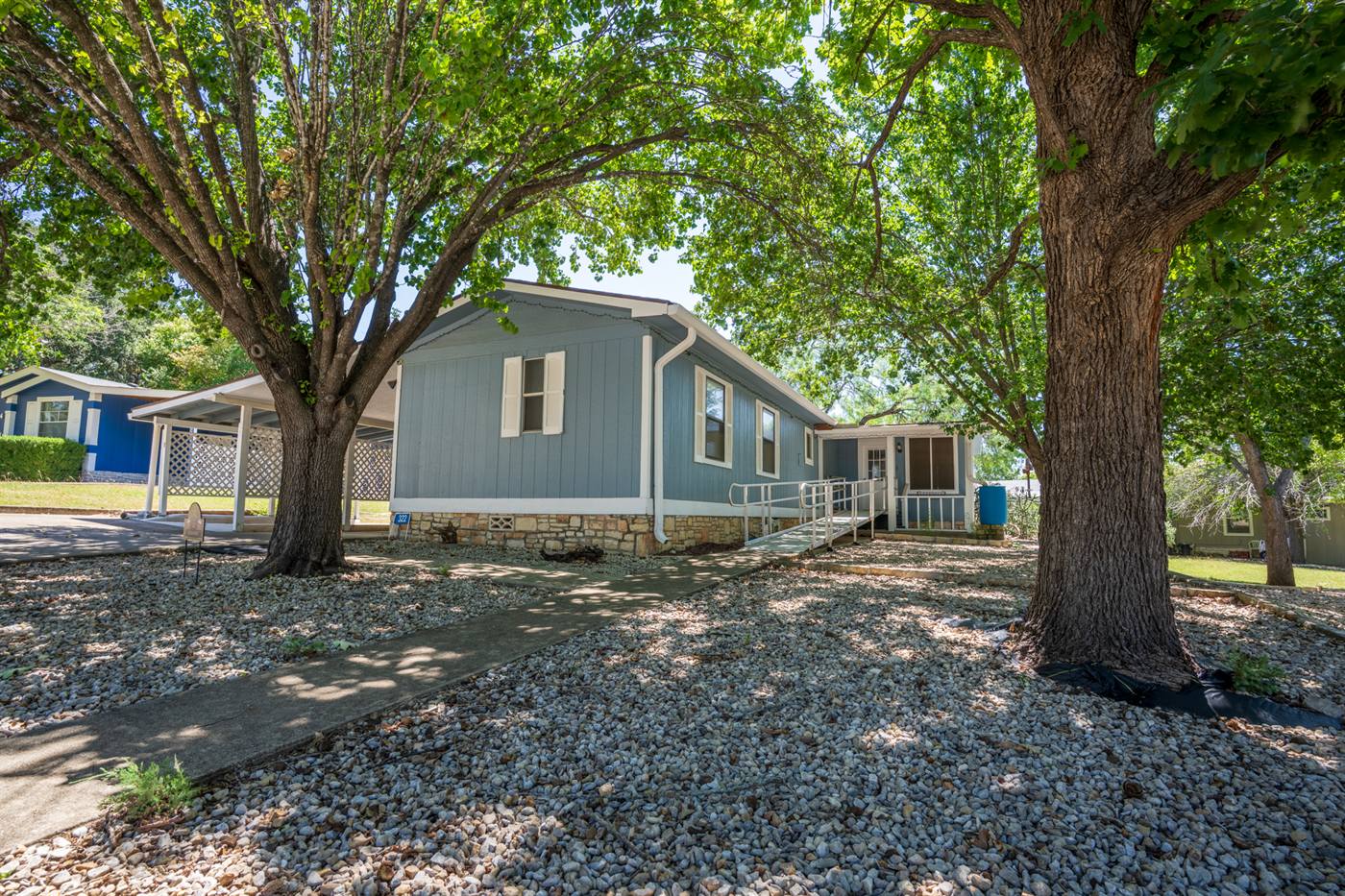 322 Live Oak — Under the Oaks